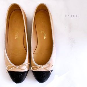CHANEL black and tan cap-toe ballerina flats